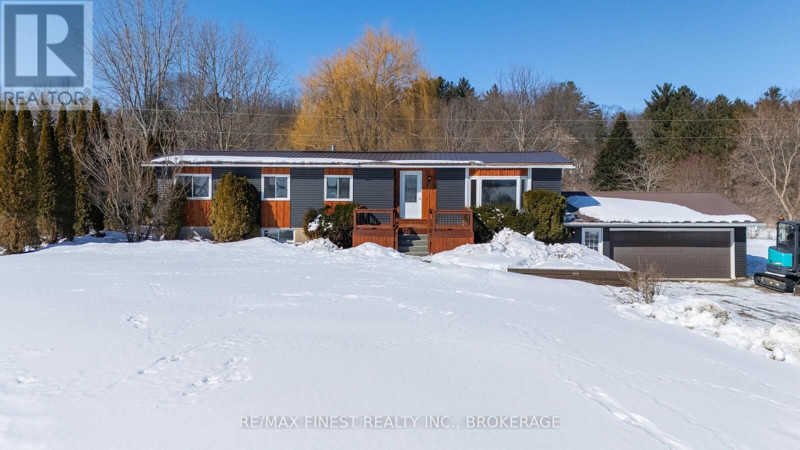 Property Photo:  1162 Thousand Islands Parkway  ON K0E 1R0 