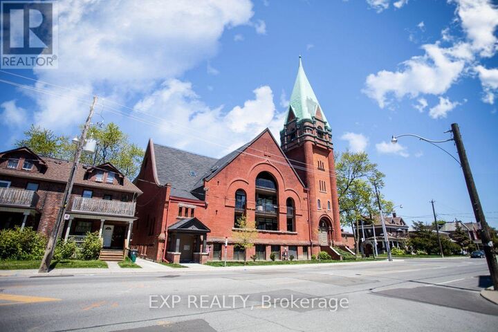 Property Photo:  152 Annette Street 206  ON M6P 1P4 