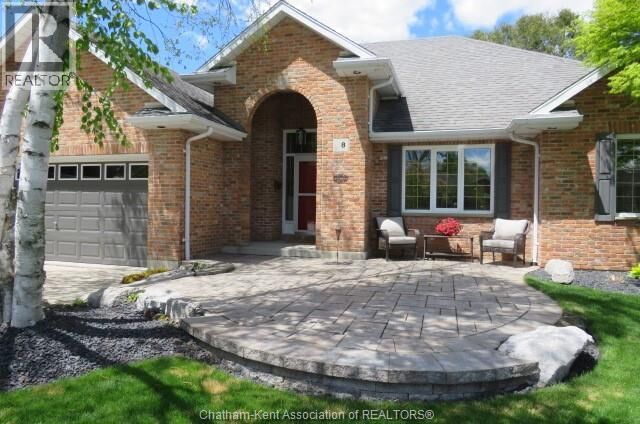 Property Photo:  8 Christina Place  ON N7L 5K4 