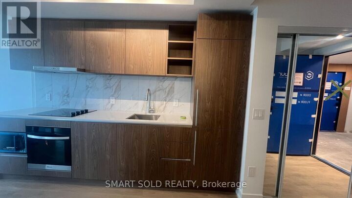 Property Photo:  5251 Dundas Street West 906  ON M9B 1B1 