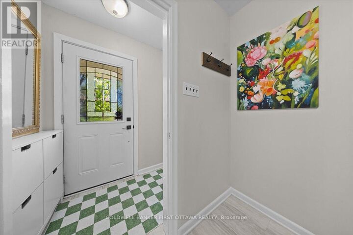 Photo de la propriété:  998 Mossdale Street  ON K2B 5S7 