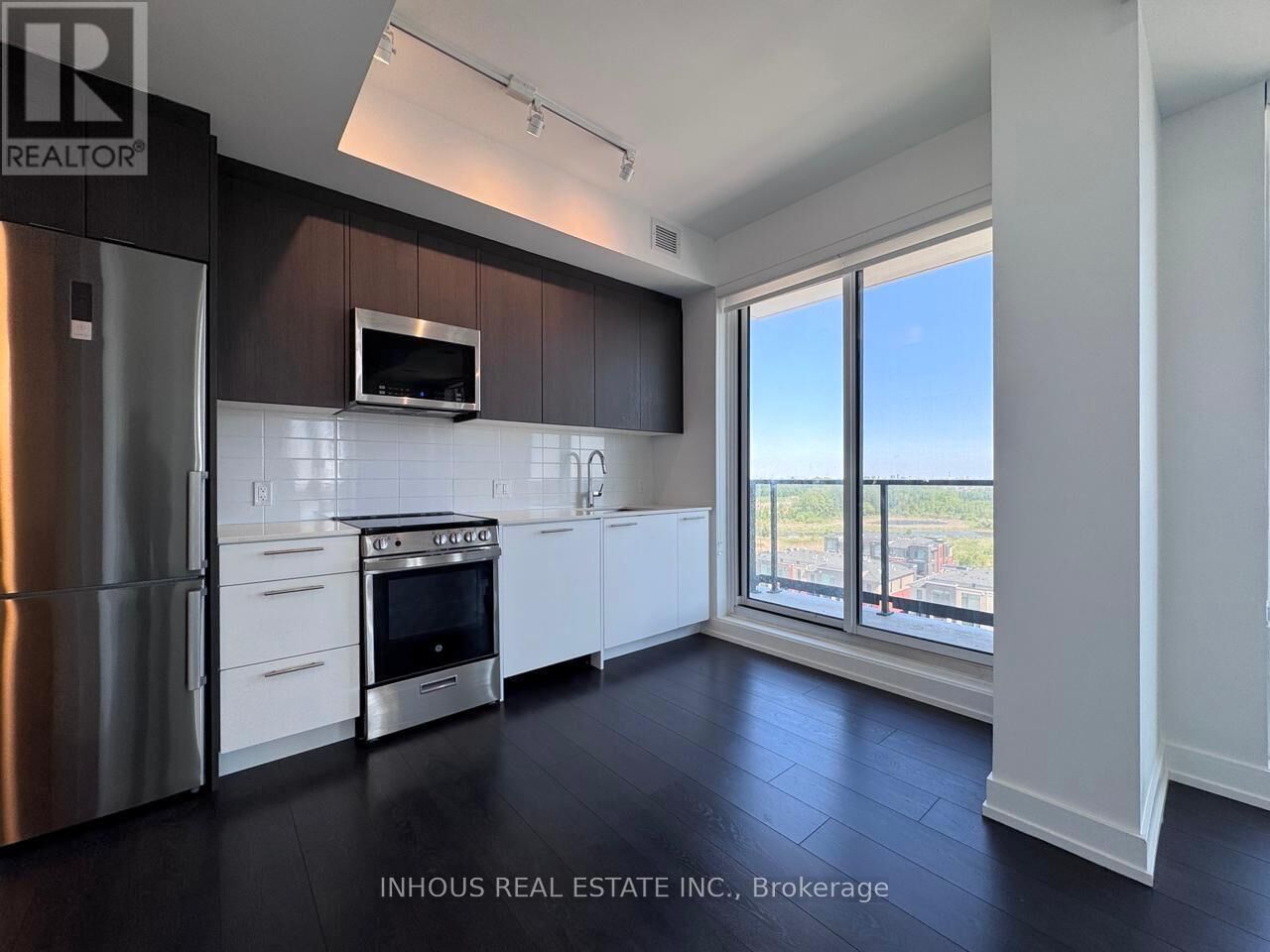 Property Photo: 215 Veterans Drive 909 ON L7A 5L6