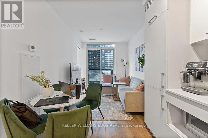 Property Photo:  87 Peter Street 1901  ON M5V 0P1 