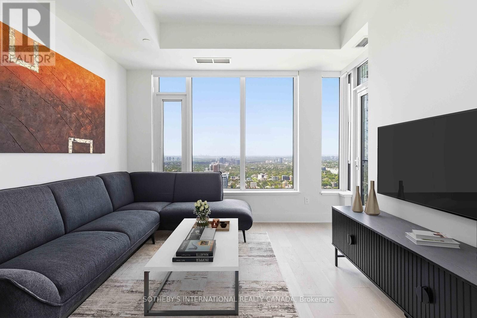 Property Photo:  11 Yorkville Avenue 5010  ON M4W 0B7 