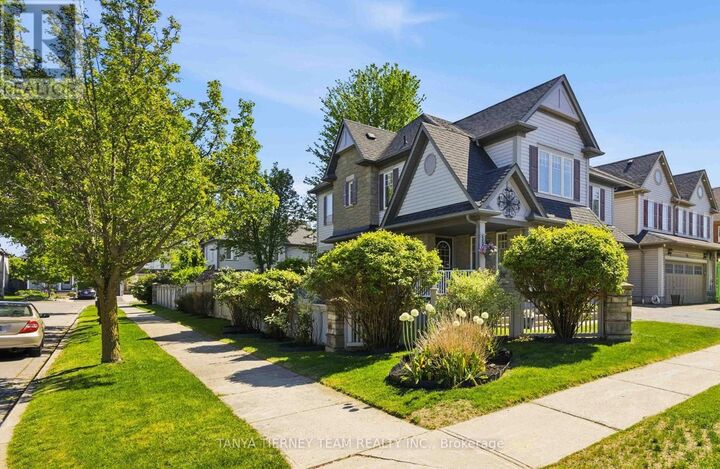 Property Photo:  17 Robert Attersley Drive East  ON L1R 3E3 