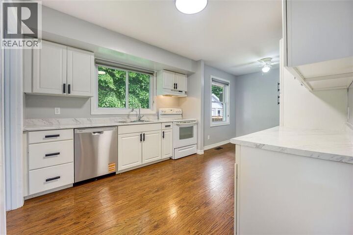 Photo de la propriété:  890 Hollands Avenue  ON N7S 3C1 
