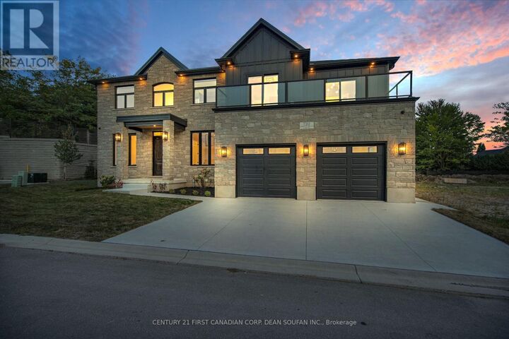 Property Photo: 720 Apricot Drive 13 ON N6K 0M5