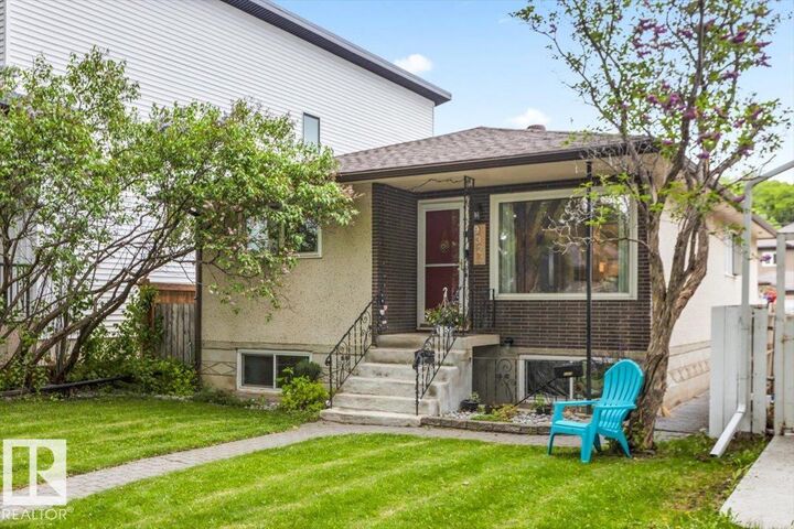 Property Photo:  9324 70 Avenue NW  AB T6E 0T7 