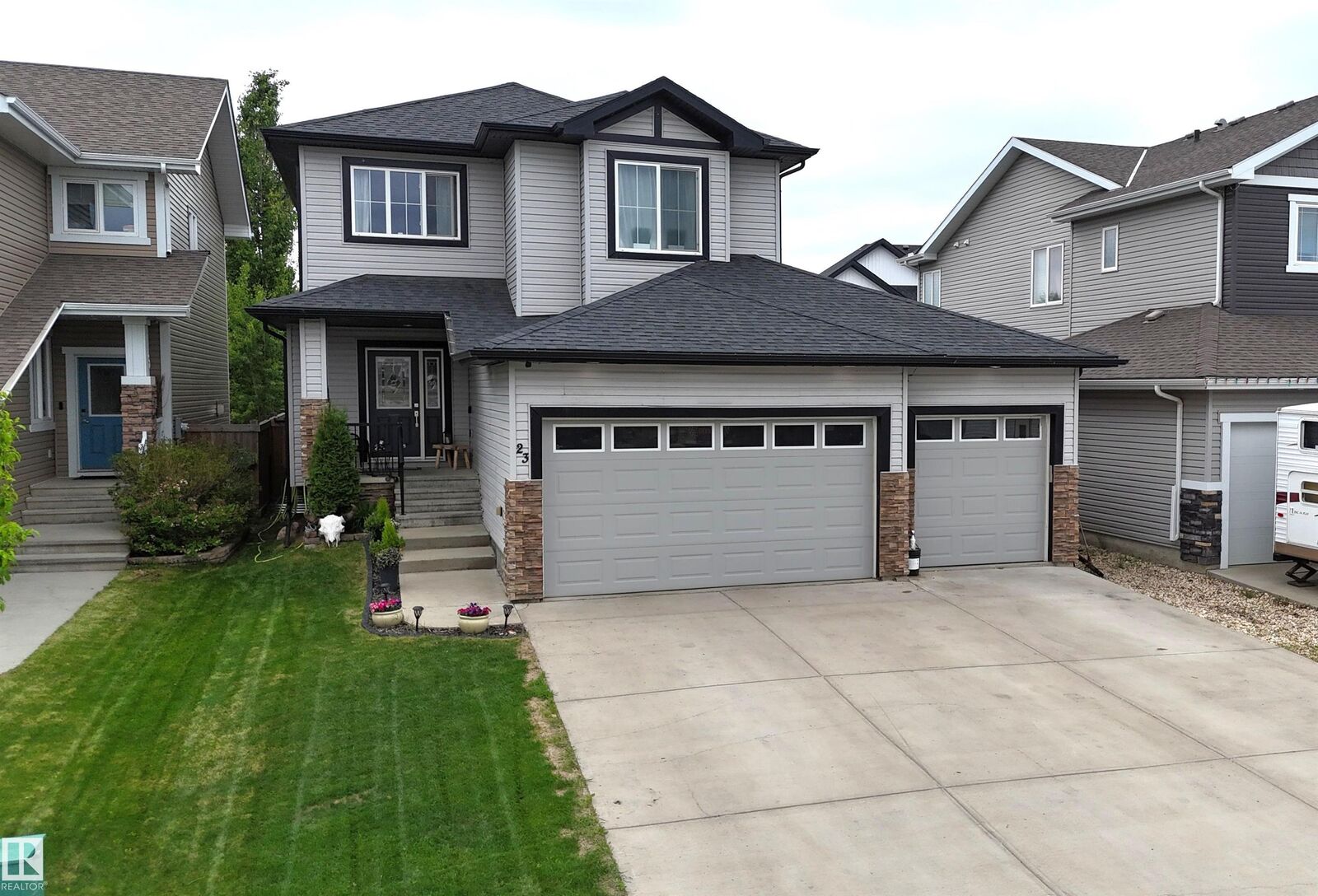 Property Photo:  23 Dillworth Crescent  AB T7X 0E6 