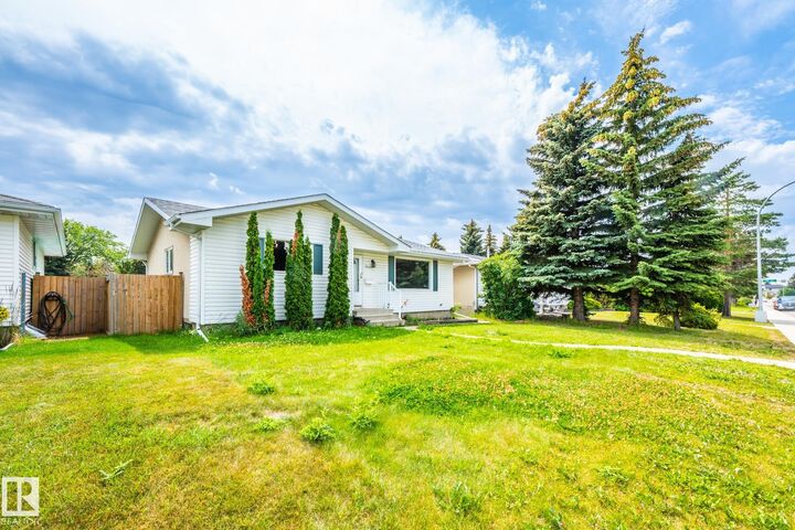 Property Photo:  7543 149A Avenue NW  AB T5C 2W8 