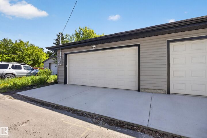 Property Photo:  10508 162 Street NW  AB T5P 3M5 