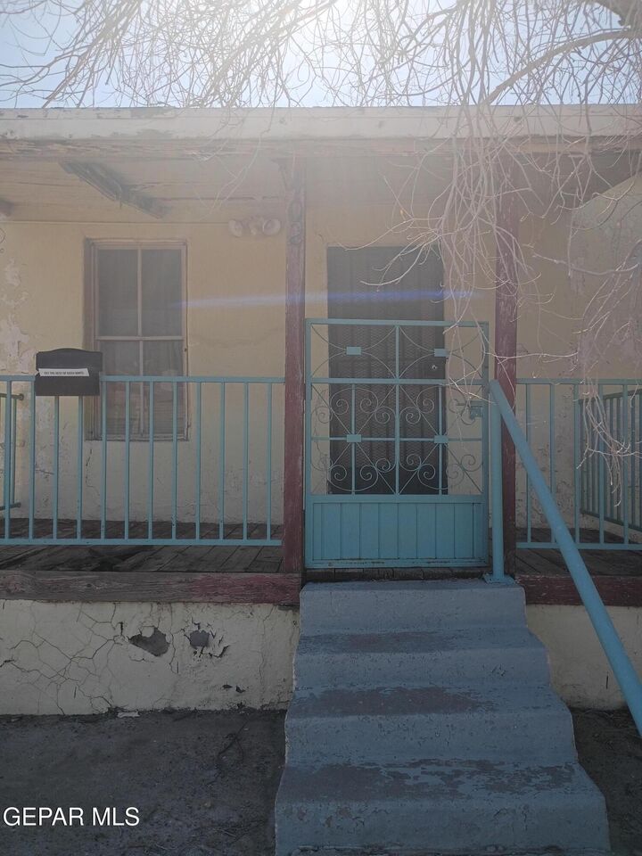 Property Photo:  402 Dolan Street  TX 79905 