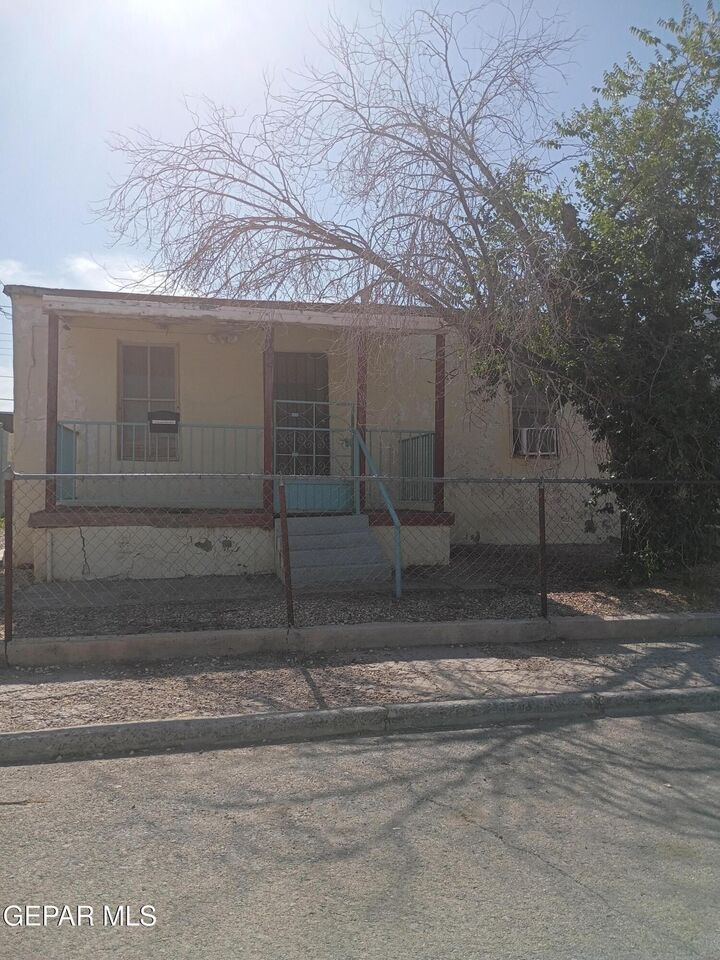 Property Photo:  402 Dolan Street  TX 79905 