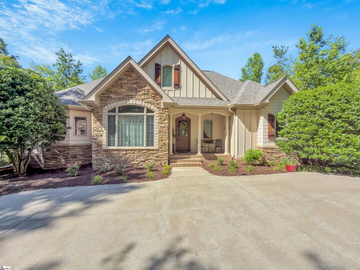 Property Photo: 6 Deer Valley Court SC 29690