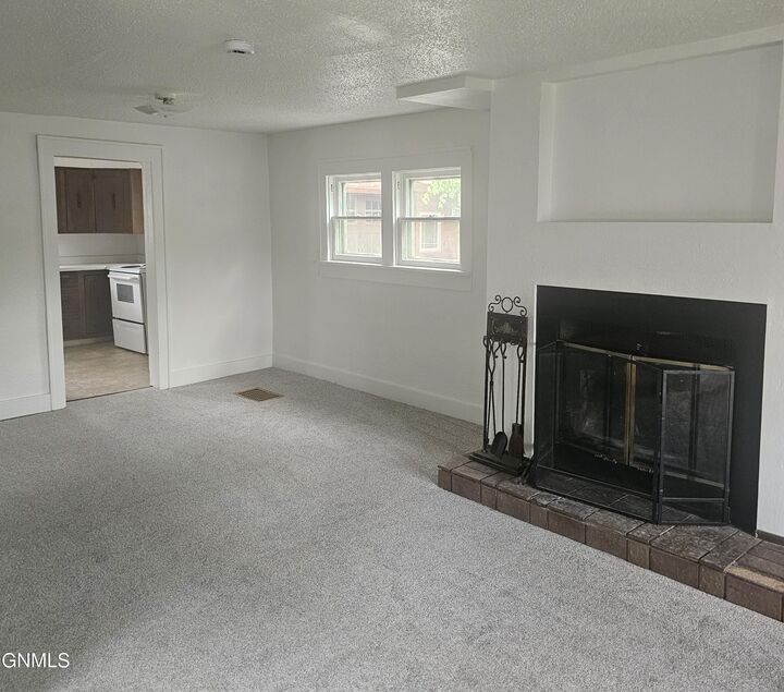 Property Photo:  405 5th Avenue NW  ND 58401 