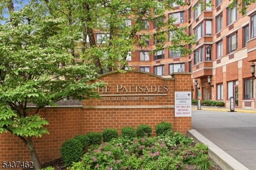 Property Photo:  100 Old Palisade Rd1613  NJ 07024 