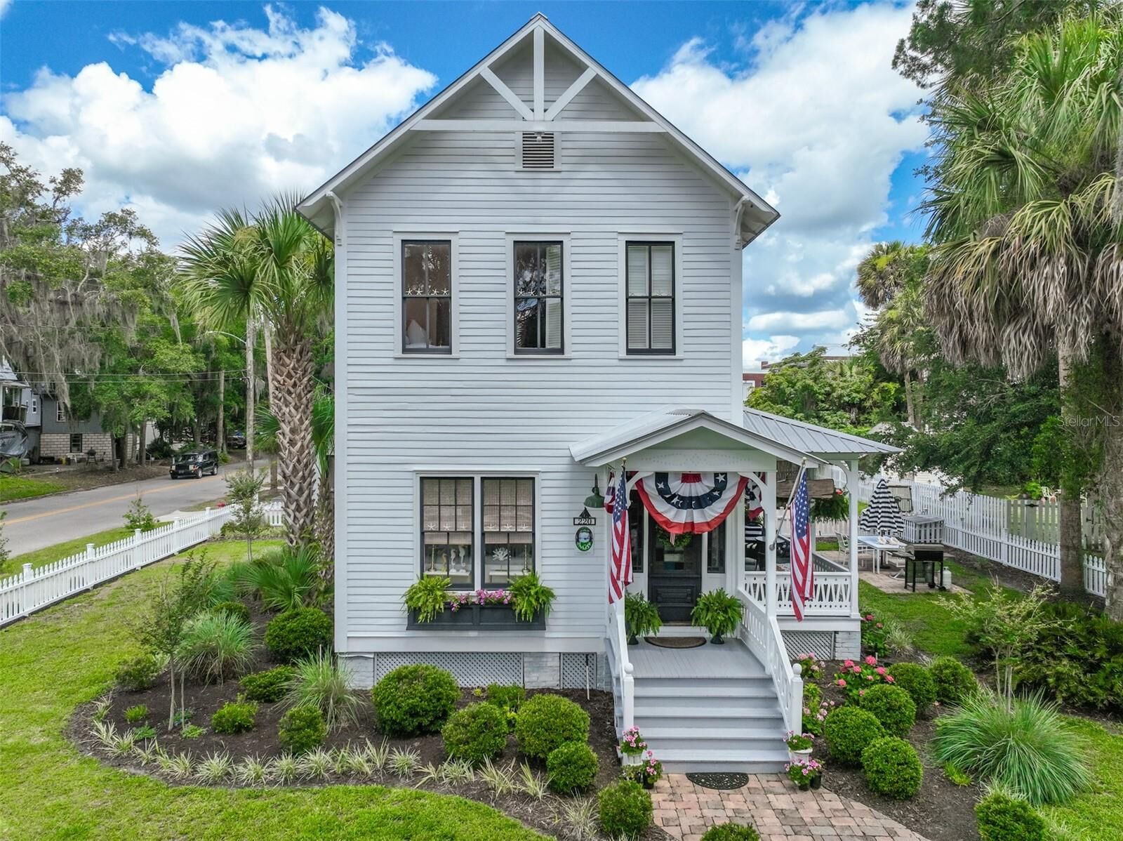 Property Photo:  220 S 4th Street  FL 32177 