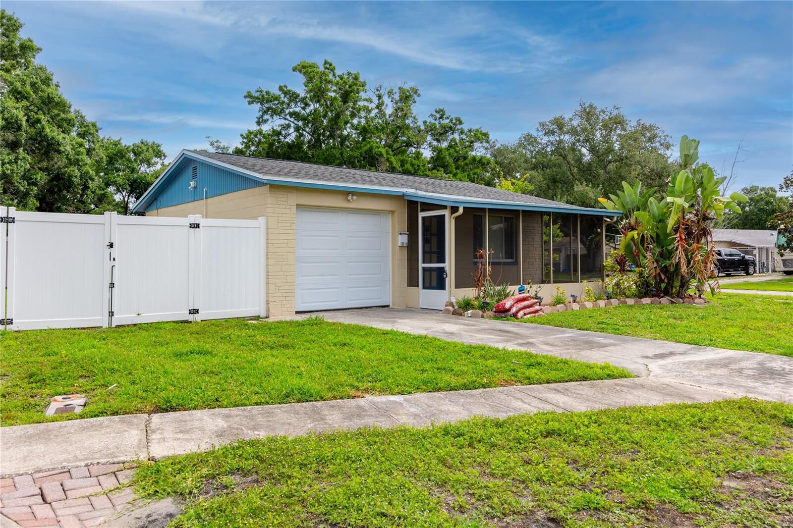 Property Photo: 10010 62nd Street N FL 33782