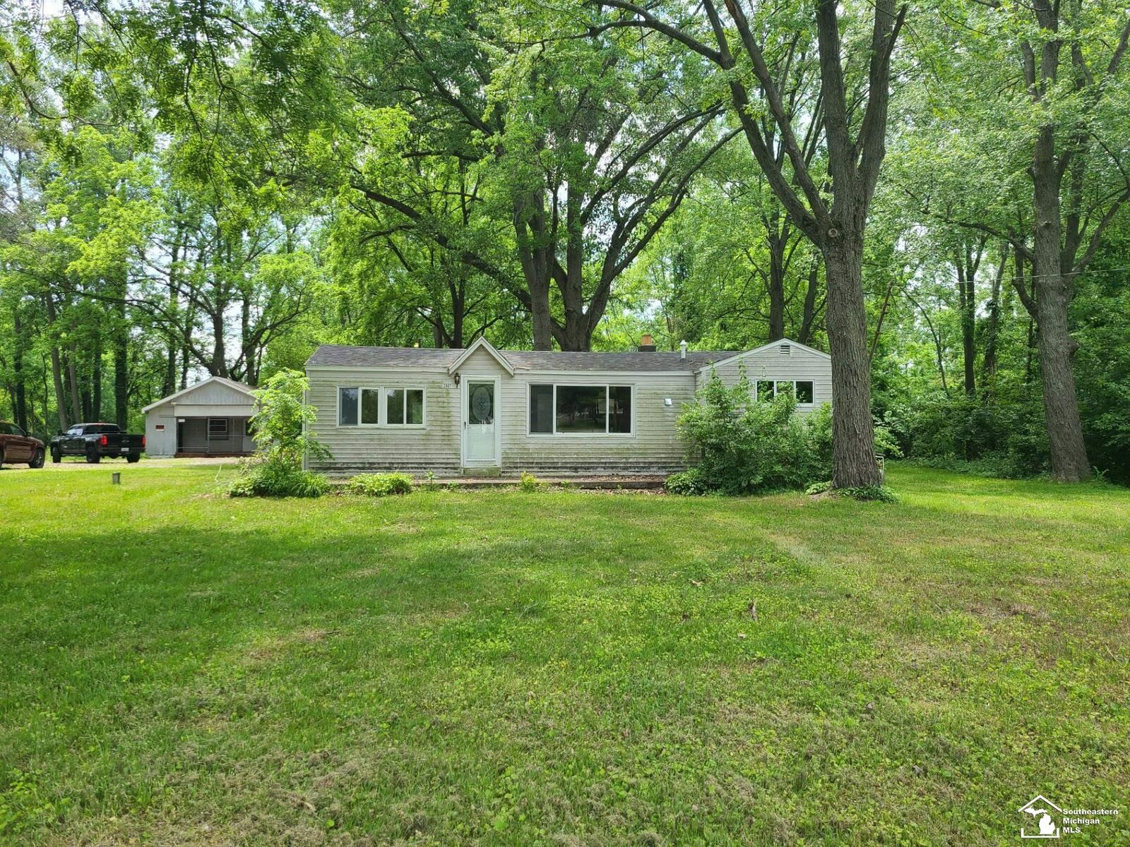 Property Photo:  2807 W Smith Road  MI 48144 