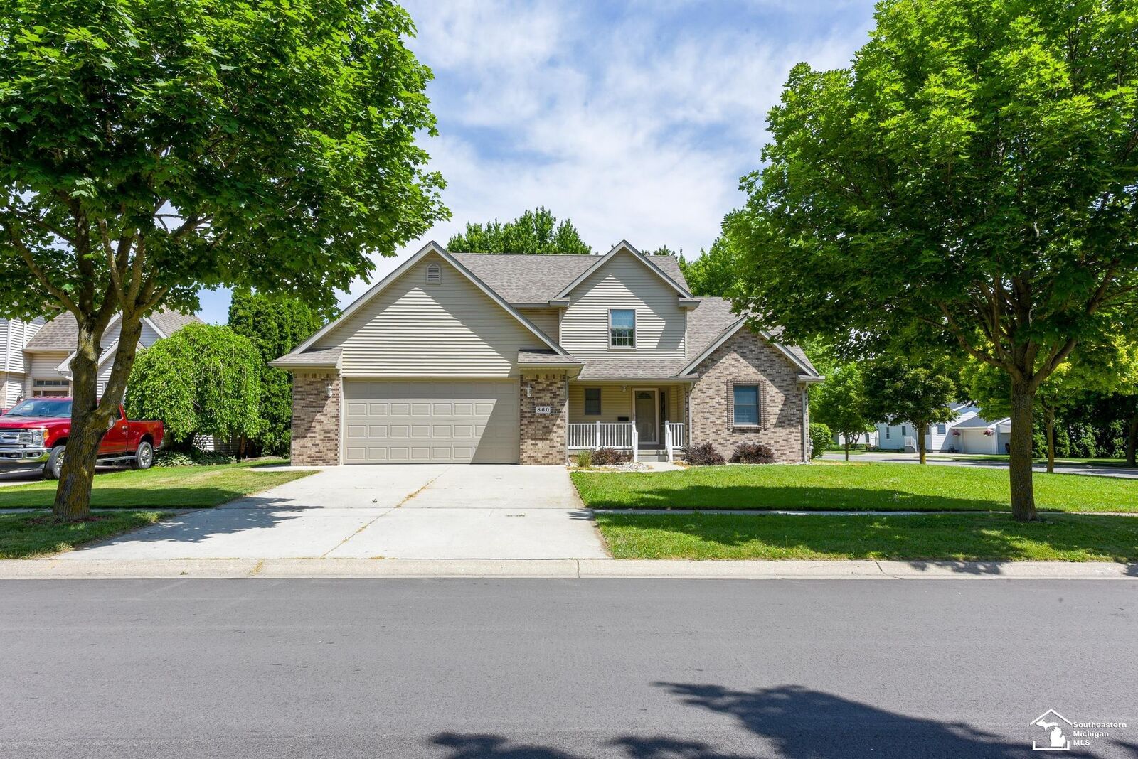 Property Photo:  860 Plank Street  MI 48131 