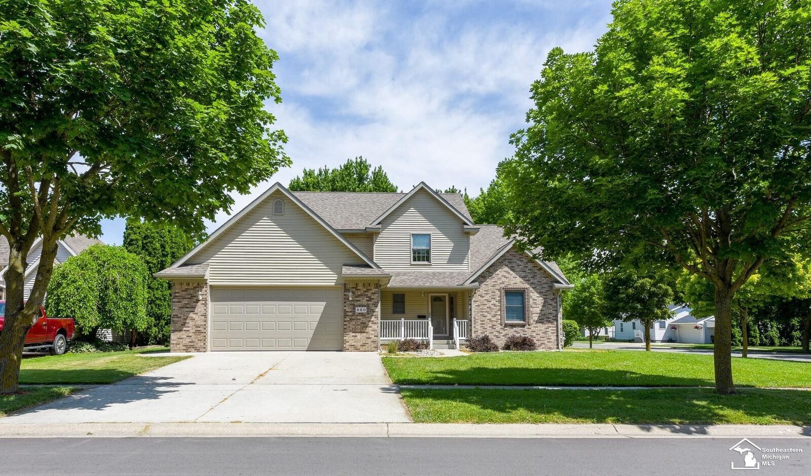 Property Photo: 860 Plank Street MI 48131