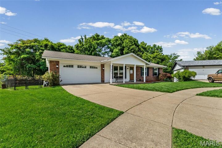 Property Photo:  11918 Wexford Place Drive  MO 63043 