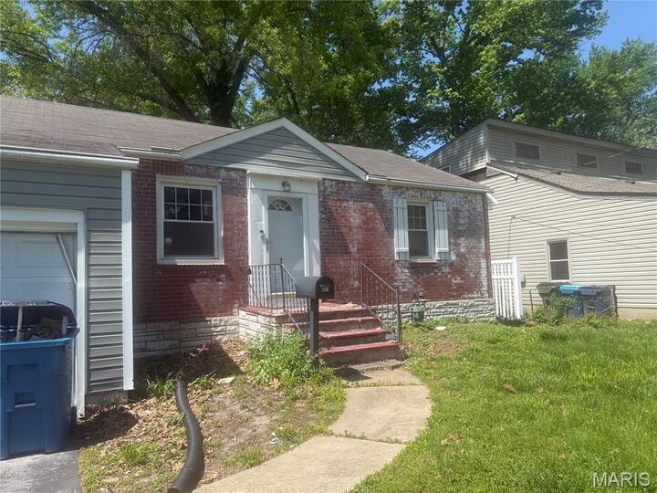 Property Photo: 257 S Barat Avenue MO 63135