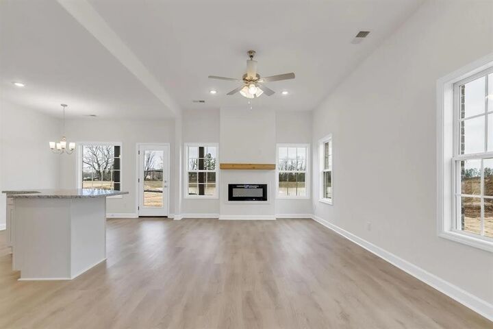 Property Photo: 135 Summer Rose Ln TN 38068