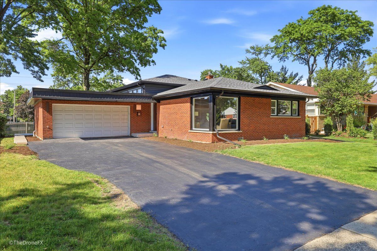 Property Photo:  188 W Kathleen Drive  IL 60068 