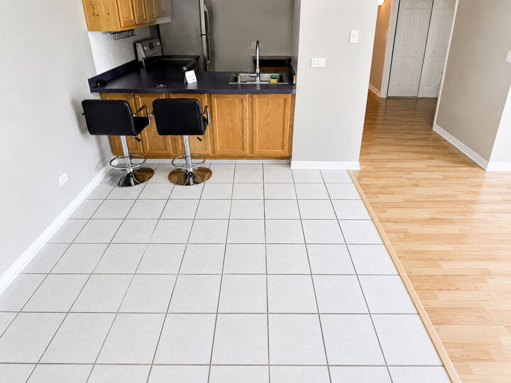 Property Photo:  9450 Greenbriar Drive 2C3  IL 60457 