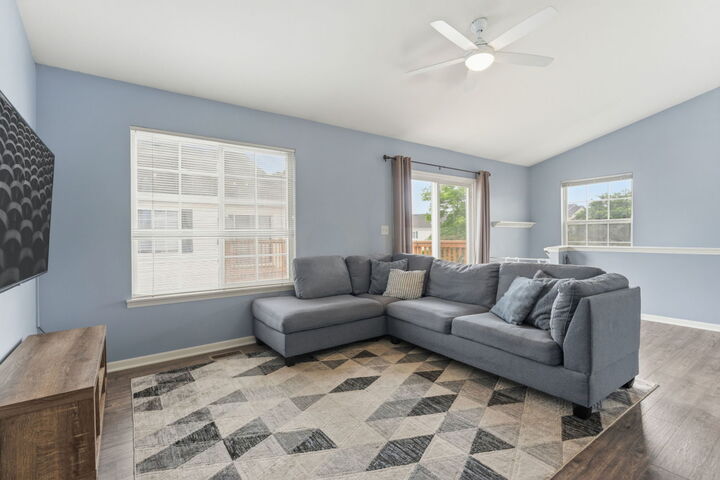 Property Photo:  696 Fieldcrest Drive C  IL 60177 