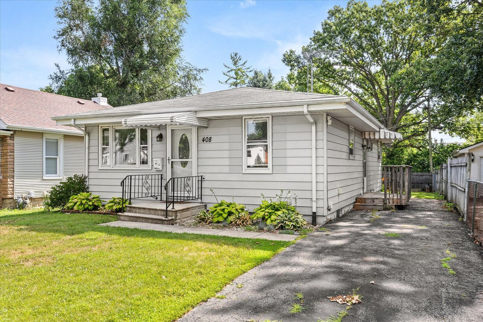 Property Photo:  408 S May Street  IL 60436 