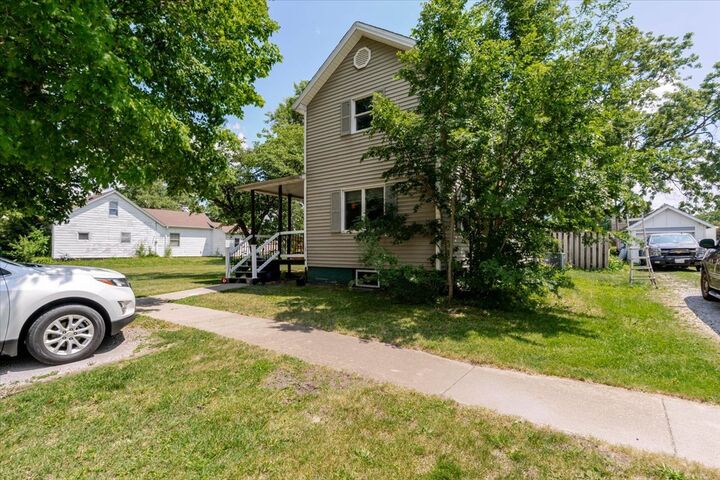 Property Photo: 340 W 1st Street IL 61738