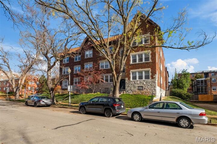 Property Photo:  630 Westwood Drive 2S  MO 63105 