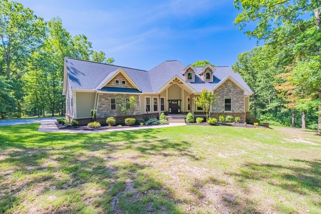 Property Photo:  1022 Alameda Dr  TN 37148 