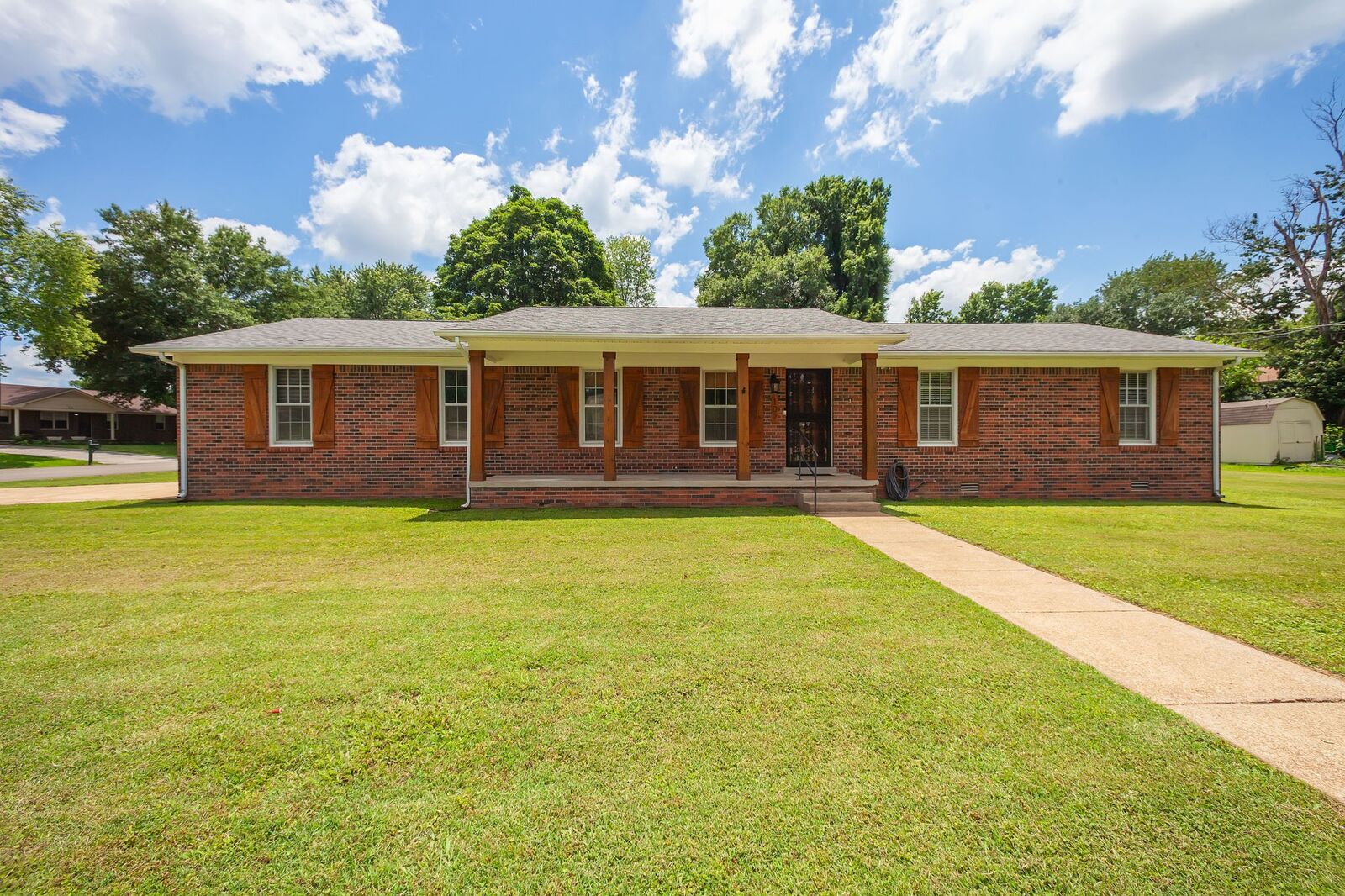 Property Photo: 102 Fox Ridge Rd TN 38305