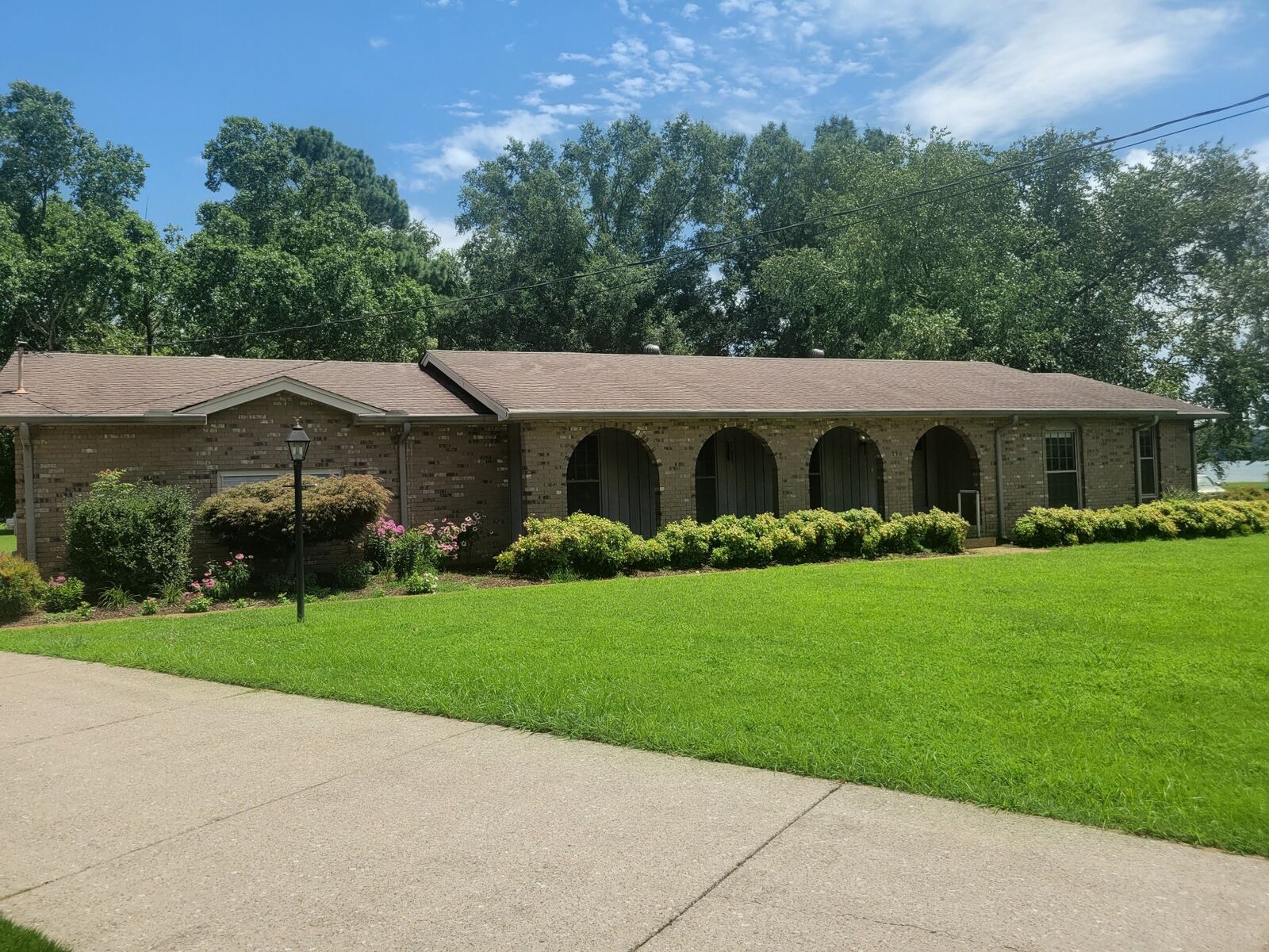 Property Photo: 110 Meadowlake Ct TN 37075