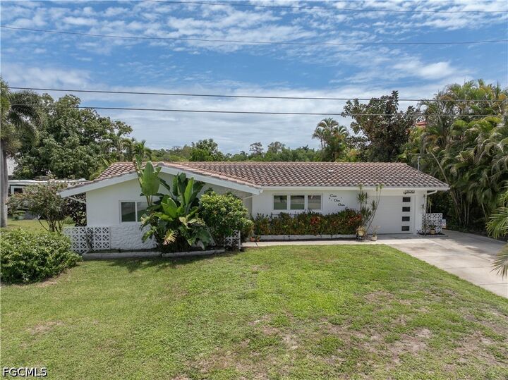 Property Photo: 1300 Thompson Street FL 33903