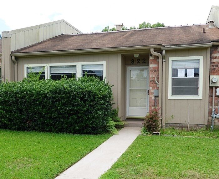 Property Photo: 922 Townwood Drive TX 75904