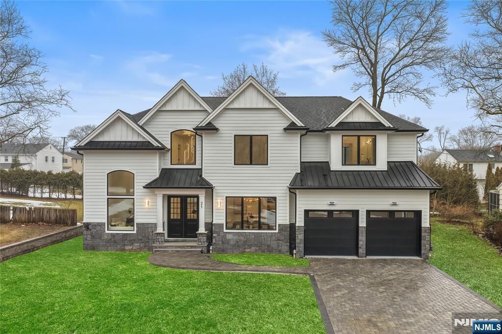 Property Photo:  21 Manor Court  NJ 07452 