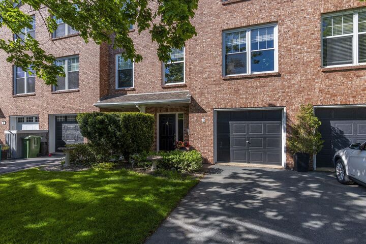 5 Arthur Lismer Court — photo 1