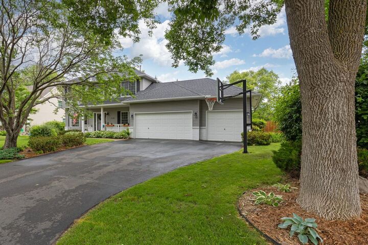 Property Photo:  1119 Bluff Pass S  MN 55318 