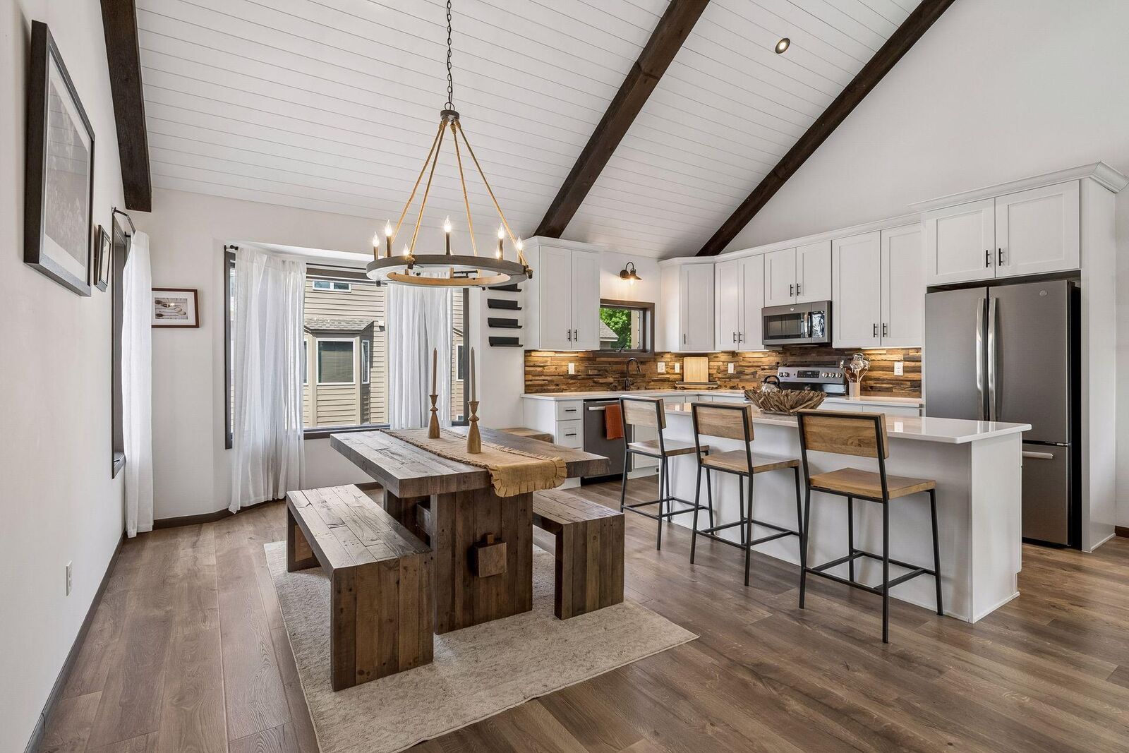 Property Photo: 2831 Kenwood Isles Dr MN 55408
