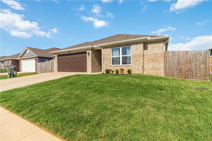 Property Photo: 3713 S 2nd Place AR 72758