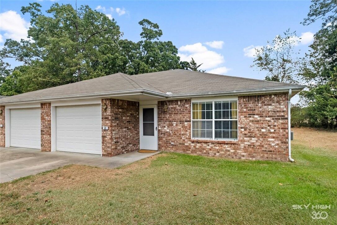 Property Photo:  5A & 5B Jonquilla Way  AR 72712 