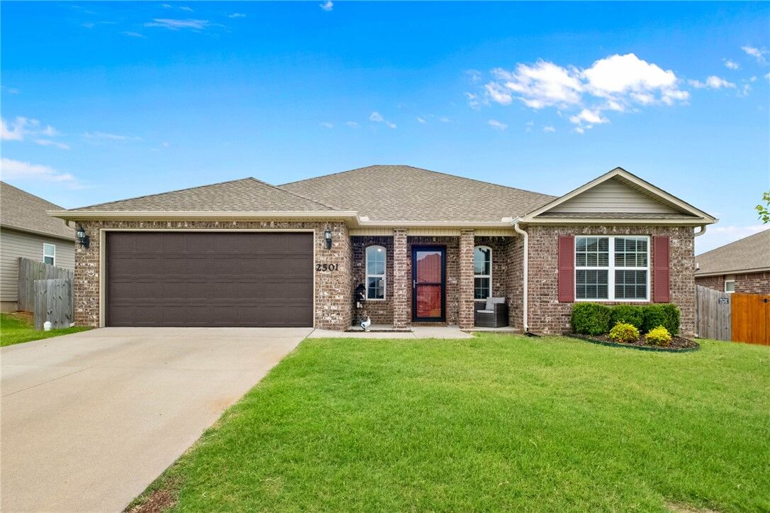 Property Photo:  2501 Maplewood Avenue  AR 72745 