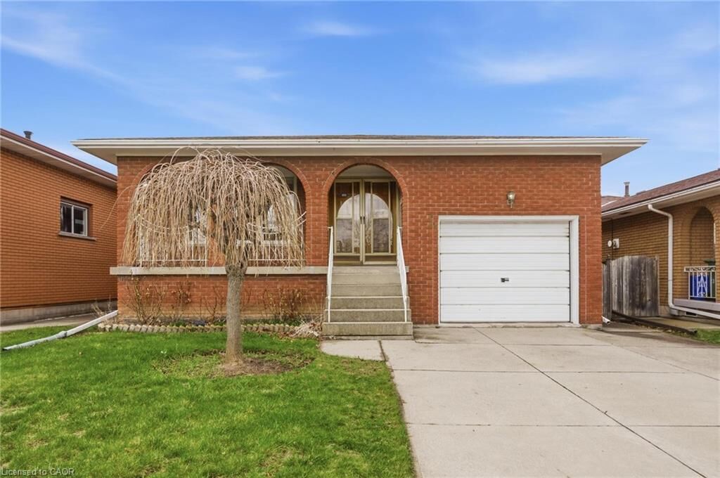Property Photo:  26 Adorn Court  ON L8E 3N2 