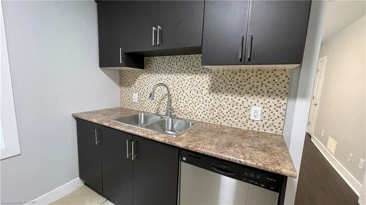 Property Photo:  1544 King Street E 202  ON L8K 1S9 