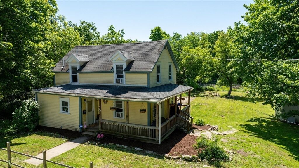 Property Photo:  138 Charlton St  MA 01550 