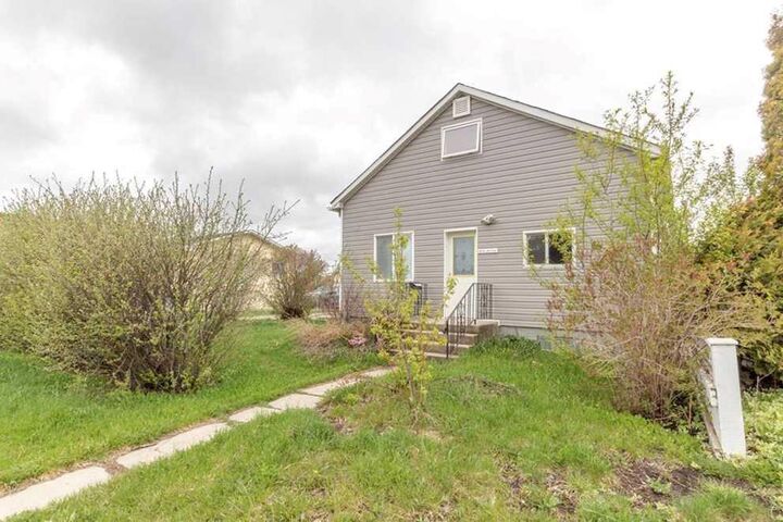 Property Photo:  10112 104 Avenue SW  AB T8V 1E7 